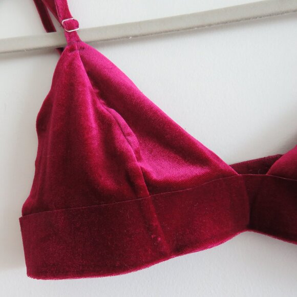 URBAN OUTFITTERS OUT FROM UNDER Velvet Triangle Bralette Raspberry Purple Goth - Picture 5 of 12